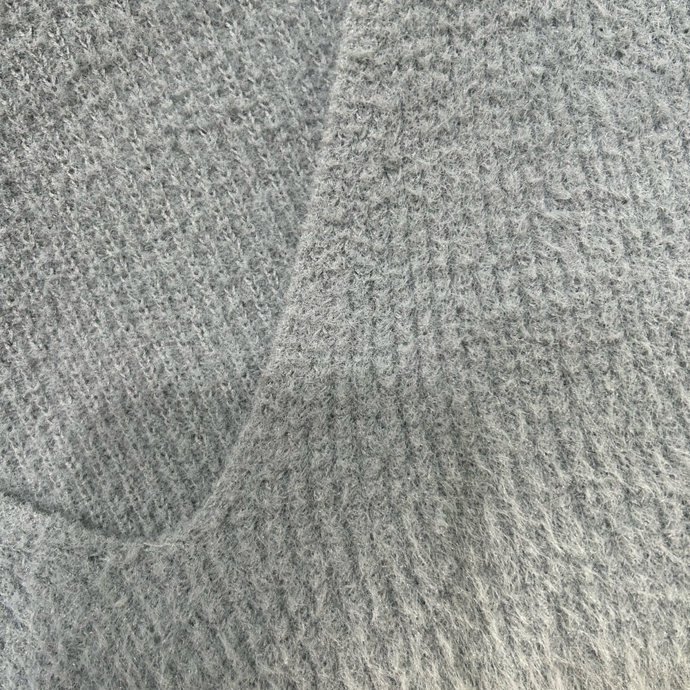 Zara Soft Gray V-Neck Sweater - Picture 4 of 4